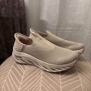 Skechers